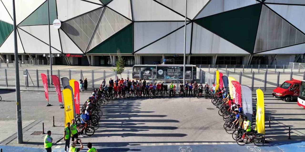 Kazada Hayatını Kaybeden Bisikletçi İçin Pedal Çevirdiler