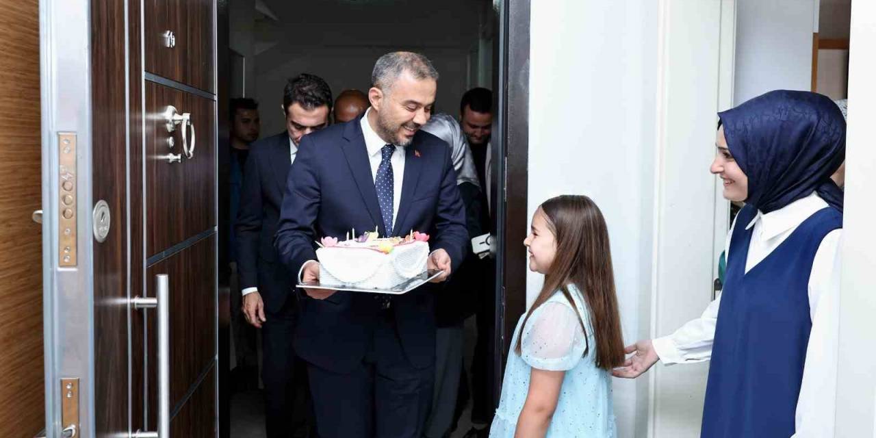 Başkan Toptaş’tan Şehidin Kızına Doğum Günü Sürprizi