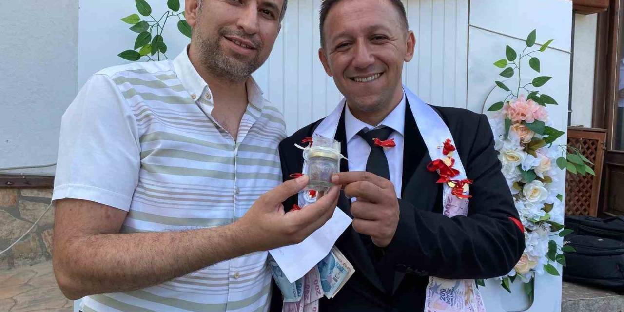 Gelin Ve Damada Takı Olarak Safran Takıldı