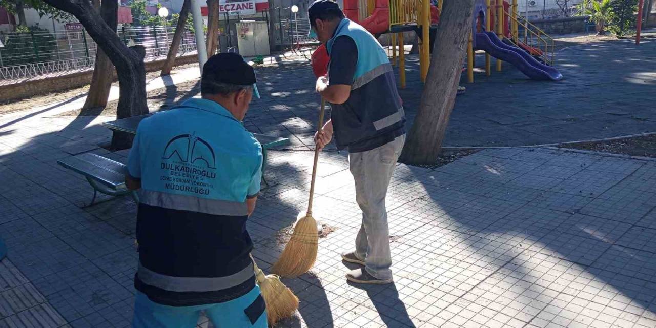 Dulkadiroğlu’nda Park Ve Bahçelerin Temizliği