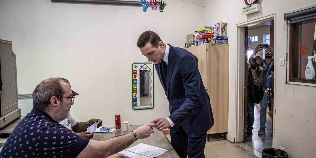 Fransa’da Halk Erken Seçimler İçin Sandık Başında