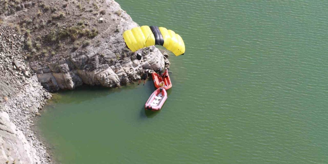 Yarasa Adam Tortum Gölü’ne Uçtu