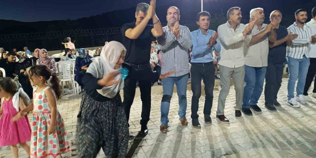 83 Yaşındaki Şerife Nene, Bitmeyen Enerjisiyle 2 Saat Halay Çekti