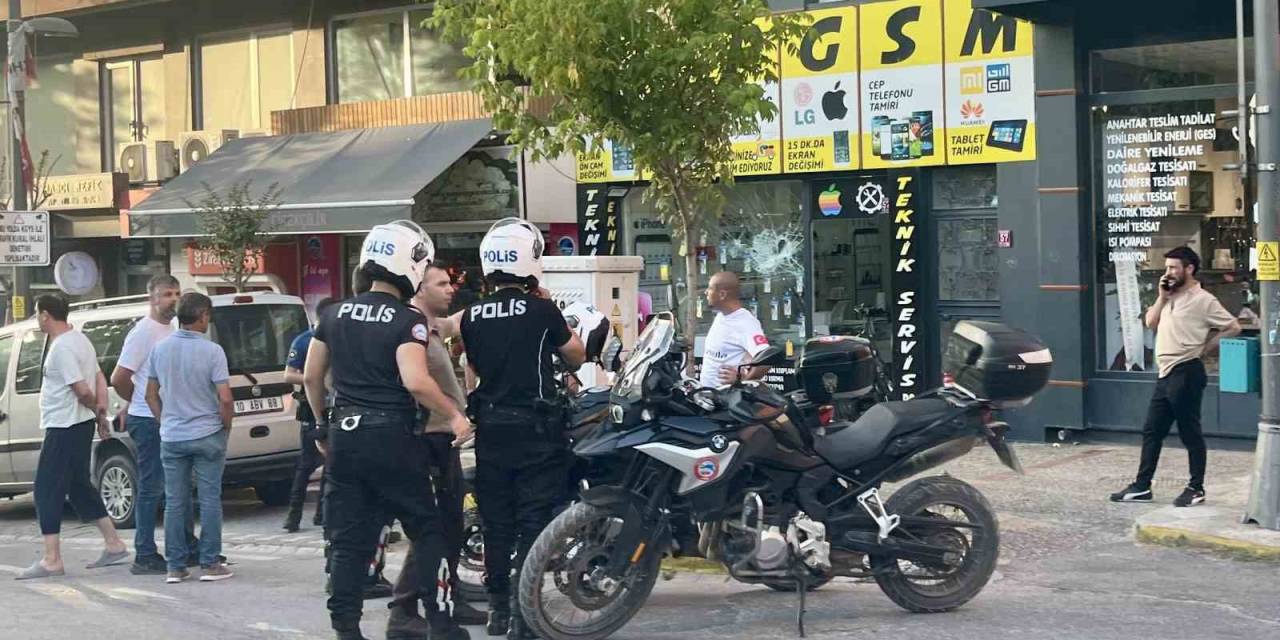 Bandırma’da Husumetlisinin Dükkanını Taşlayan Şahıs Tutuklandı