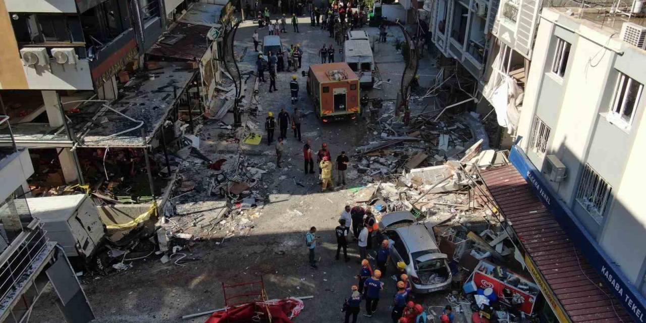 İzmir’deki Patlamada 5 Kişi Öldü, 57 Kişi Yaralandı