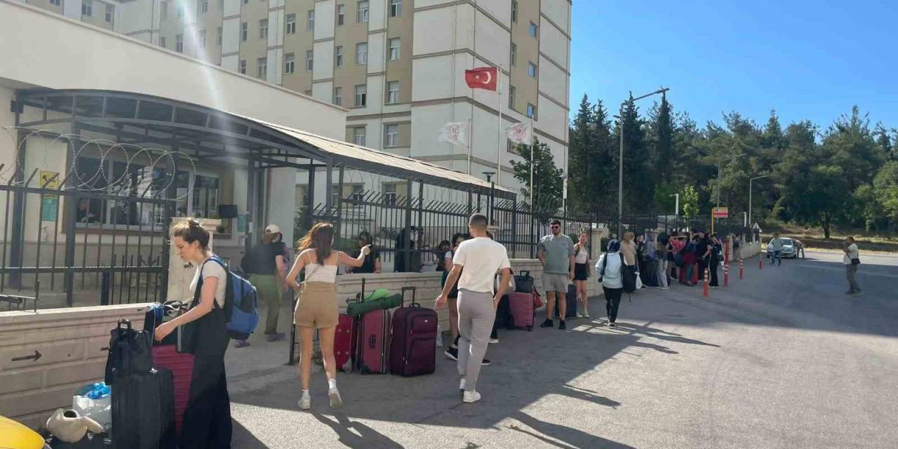 Bursa’daki Yangın Devam Ediyor: Uludağ Üniversitesi’ndeki Yurtlar Boşaltılıyor