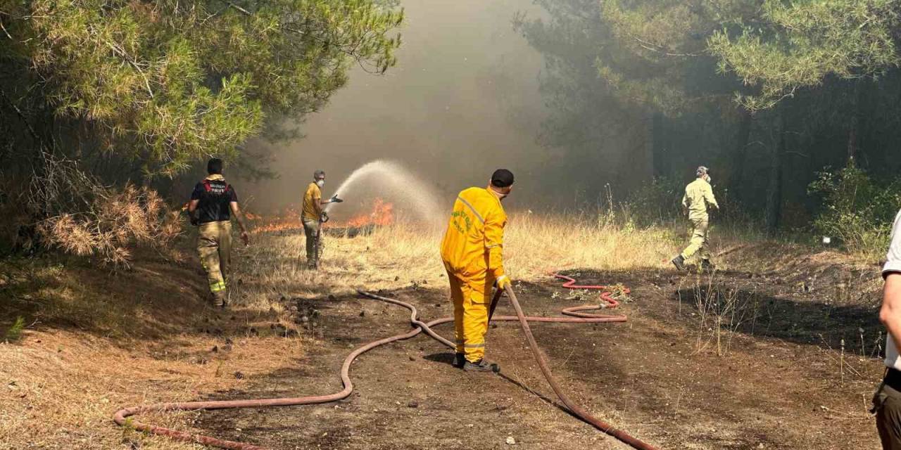 Yangına Müdahale Eden Ekipler Alevlerin İçinde Kaldı