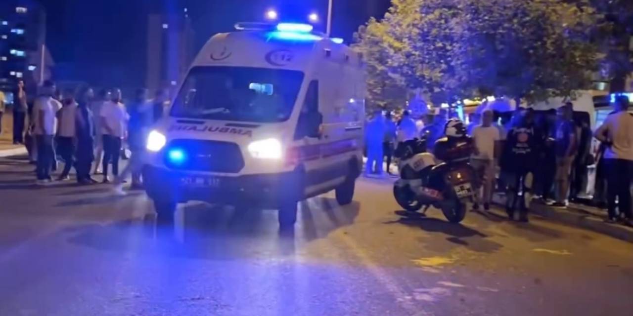 Diyarbakır’da Şehir İçi Minibüsü Yayalara Çarptı: 1 Ölü, 1 Ağır Yaralı