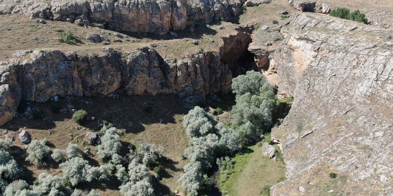 Uyuz Hastaları Bu Gölde Şifa Arıyor