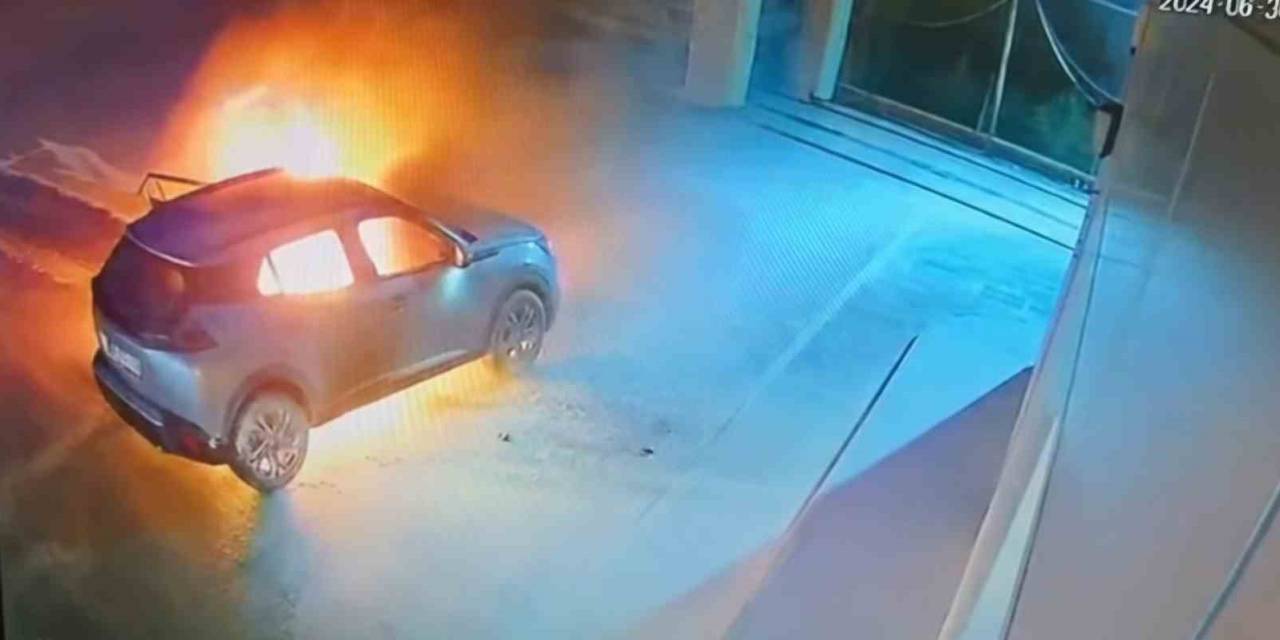 Akaryakıt İstasyonundaki Yangının Güvenlik Kamera Görüntüleri Ortaya Çıktı