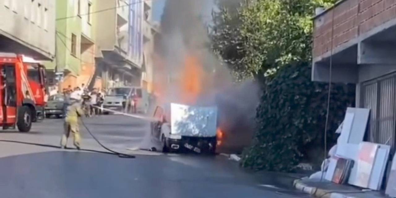 Sultanbeyli’de Otomobil Alev Alev Yandı