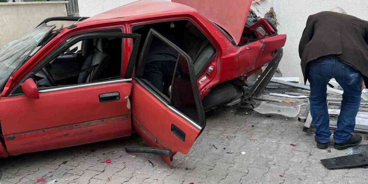 Direksiyon Hakimiyetini Kaybeden Sürücü Metrelerce Yükseklikten Aşağıya Uçtu