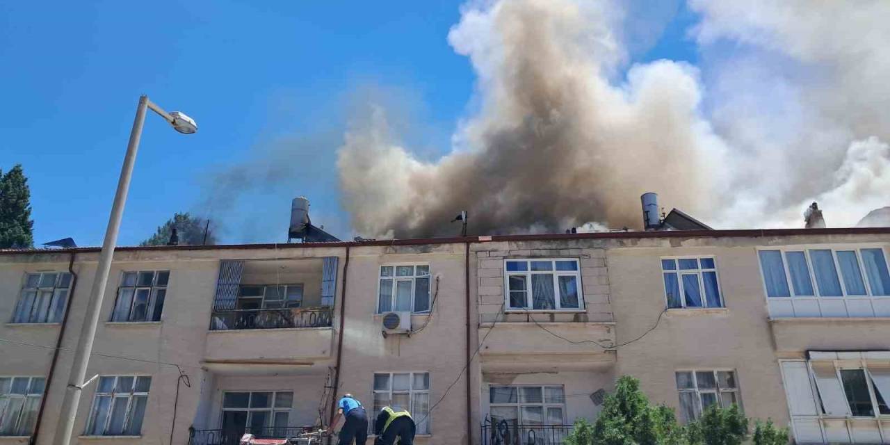 Karaman’da Çatı Yangını Korkuttu