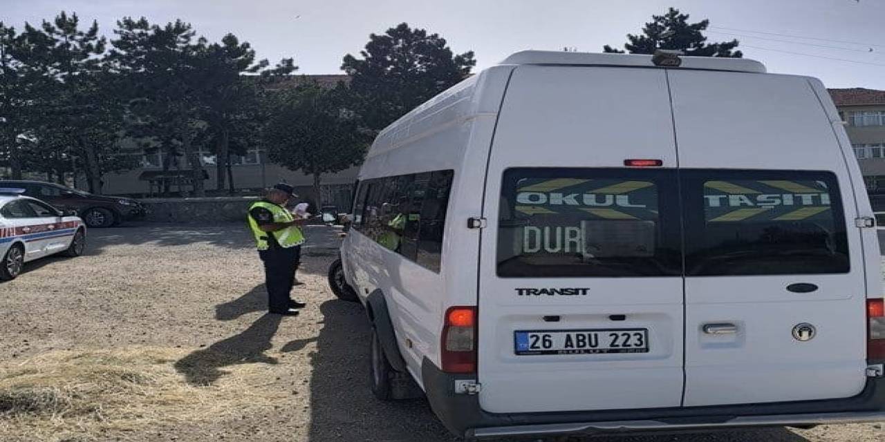 Jandarma Ekipleri Okul Servislerini Denetledi