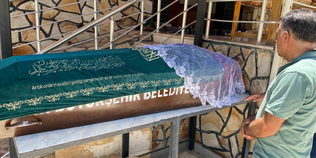 Patlamada Hayatını Kaybeden Genç Kız, Beyaz Duvak İle Uğurlandı