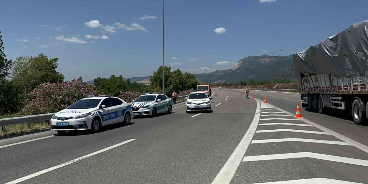 Bursa’da Bir Kişinin Öldüğü Kazada Otomobilin Motoru Yerinden Fırladı