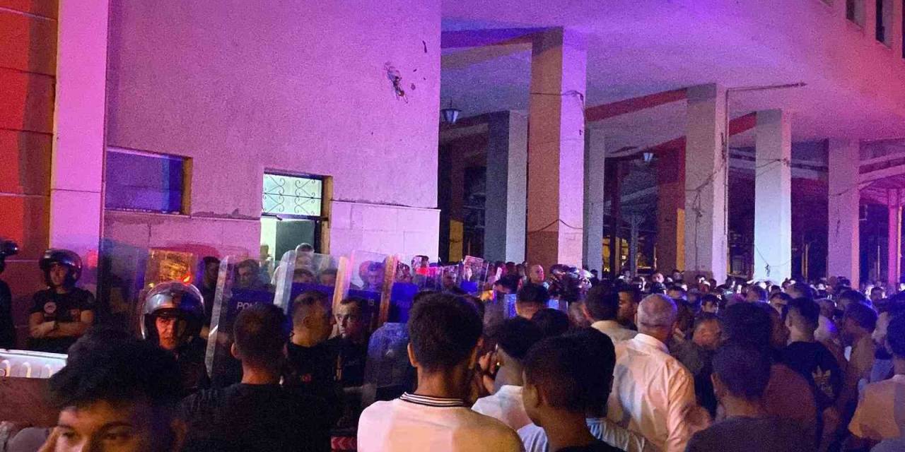 Bakan Yerlikaya: "Söz Konusu Eylemlere Güvenlik Güçlerimizin Müdahalesi Esnasında 67 Şahıs Gözaltına Alınmıştır"