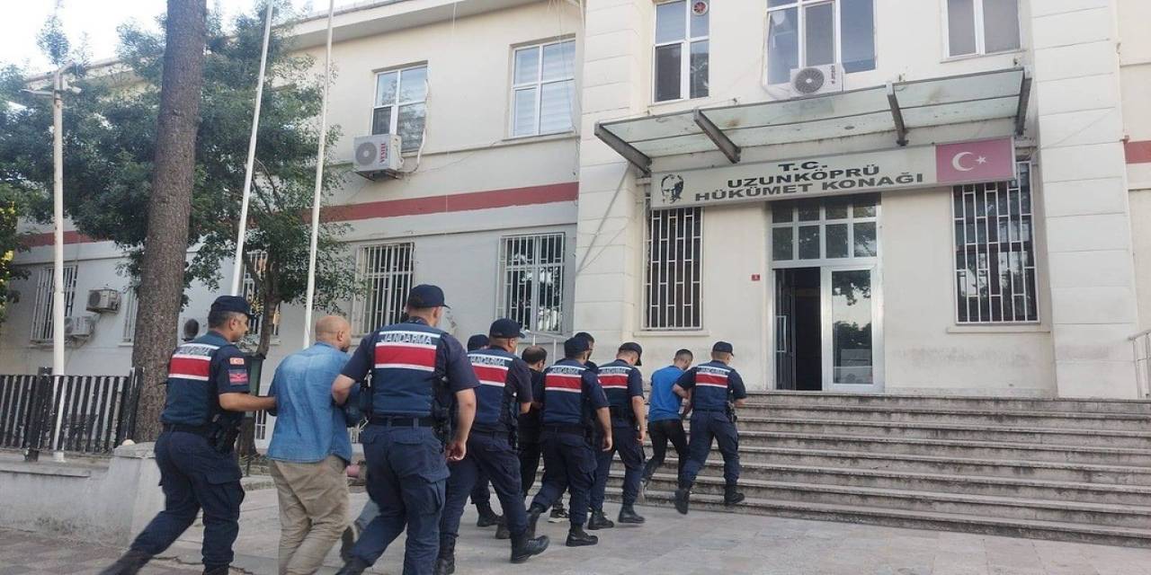 Suç Kaydı Bulun Zanlılar Yurt Dışına Kaçmak Üzereyken Yakalandılar