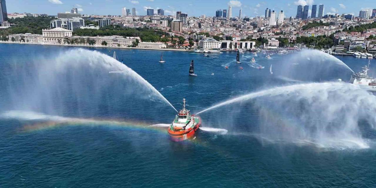 Denizcilik Ve Kabotaj Bayramı’nda İstanbul Boğazı’nda Dev Türk Bayrağı Açıldı