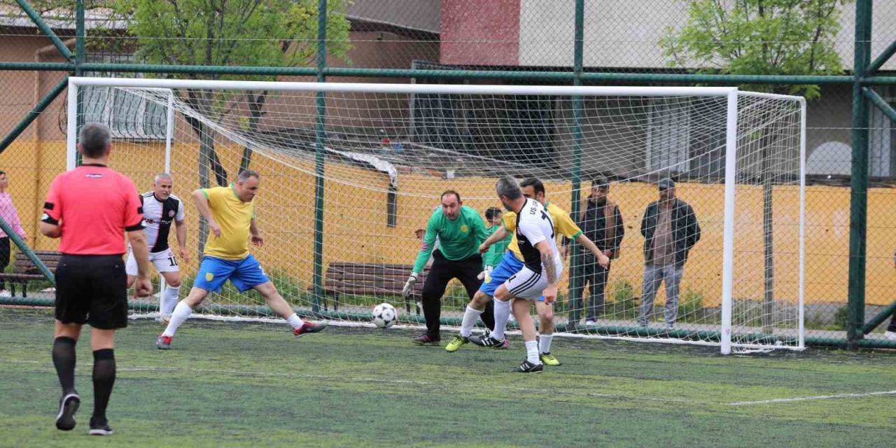 Küçükçekmece’de Yaz Spor Okullarına Büyük İlgi