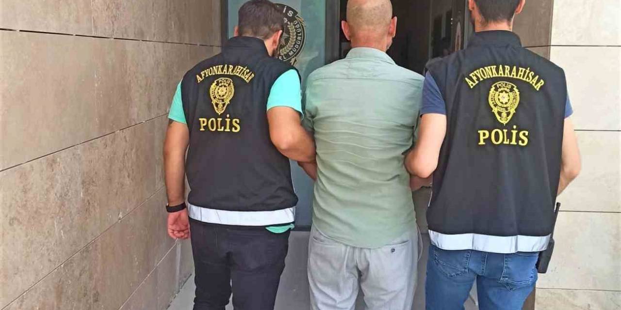 12 Suç Kaydı Bulunan Ve 8 Yıl 8 Ay Hapis Cezasıyla Aranan Şahsı Polis Yakaladı