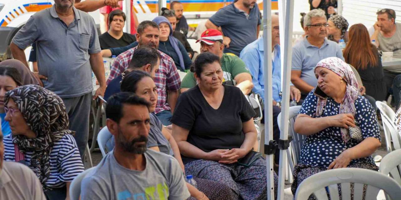 Patlamaya Namaz Kılarken Yakalandı: "Bomba Sandık, Oğlumla Yaralandık"