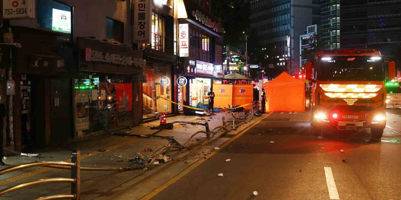 Güney Kore’de Araç Yayaların Arasında Daldı: 9 Ölü, 4 Yaralı