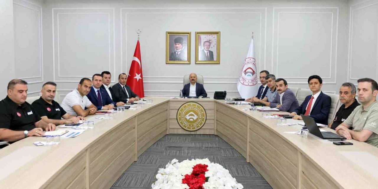 Vali Yardımcılarıyla Haftalık Değerlendirme Toplantısı
