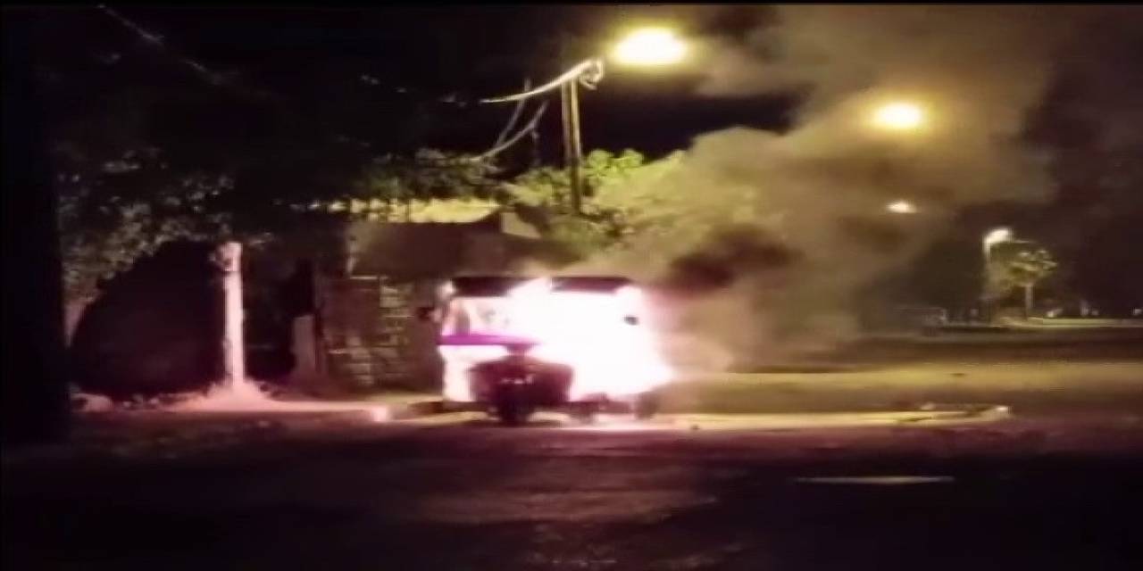 Park Halindeki Triportör Alev Alev Yandı