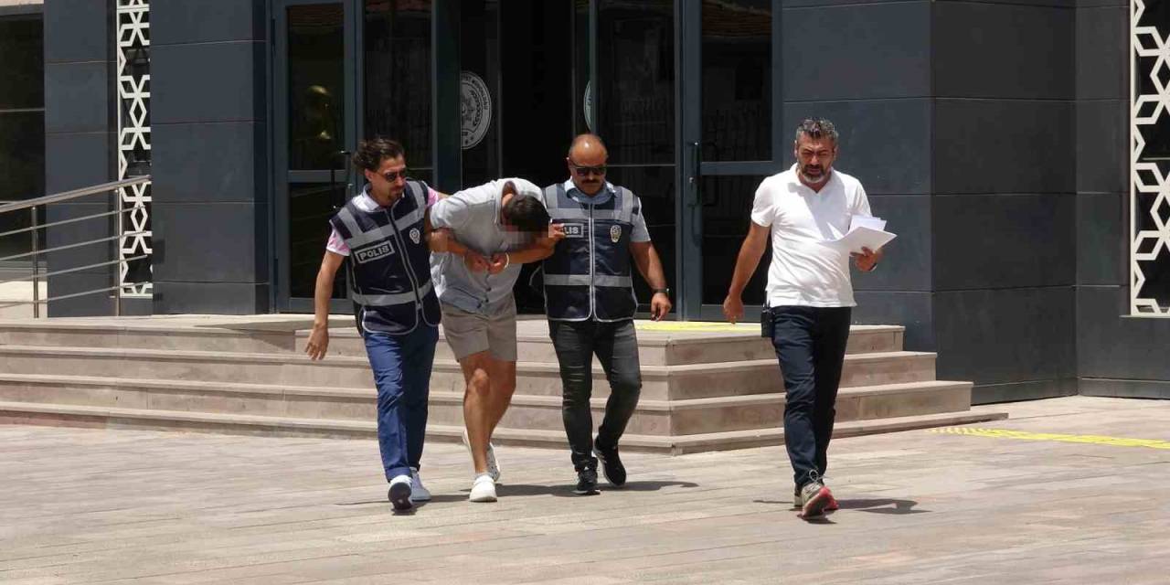 Çanakkale’de 3 Kardeş İle Tartışan Kıraathane İşletmecisi Bıçaklanarak Öldürüldü