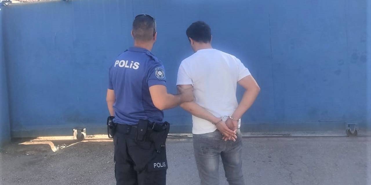 4 Yıl 15 Gün Hapis Cezası İle Aranan Şahsı Polis Yakaladı