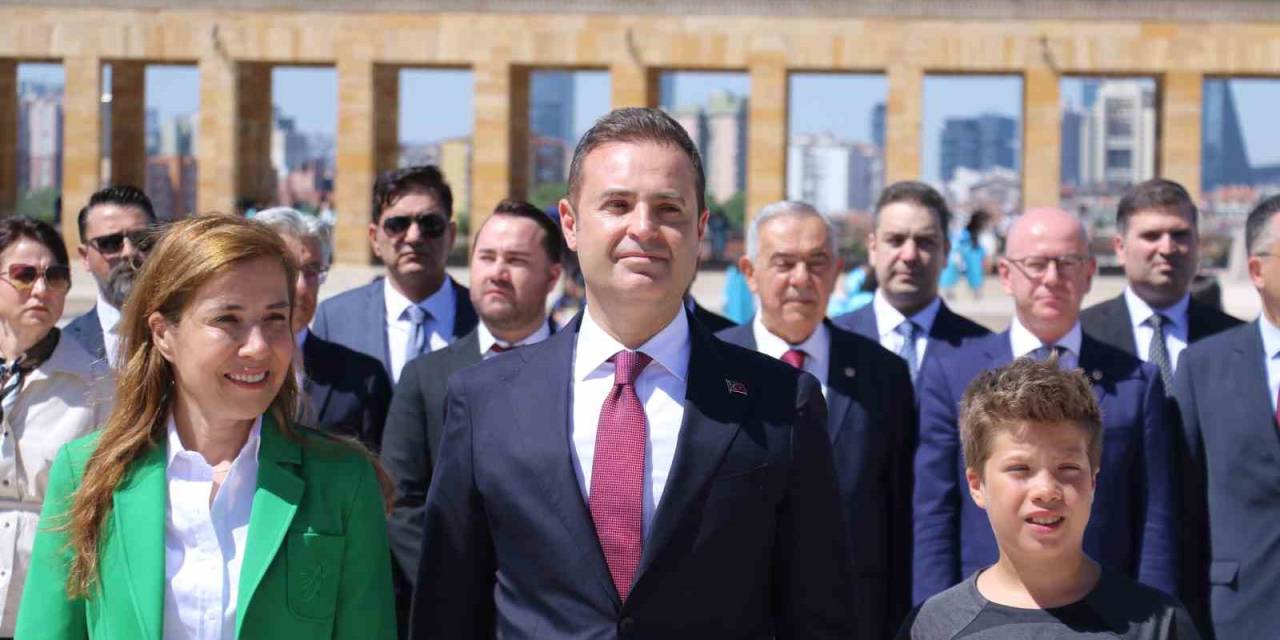 Balıkesir Büyükşehir Belediye Başkanı Akın Anıtkabir’i Ziyaret Etti