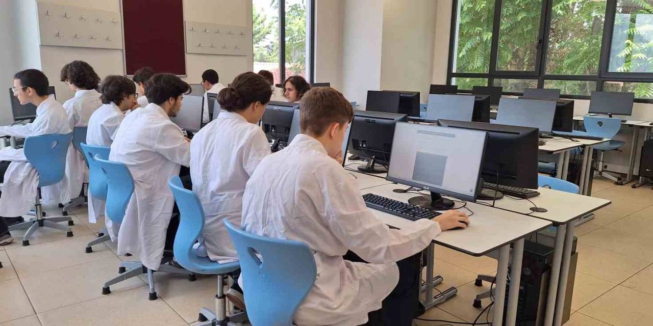 Zeytinburnu’nda Bulunan Büyükyalı Mesleki Ve Teknik Anadolu Lisesi Yeni Eğitim Döneminde Öğrencilerini Bekliyor