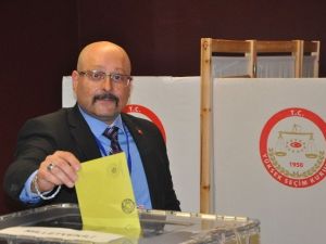 İsviçre’de Seçmenler Oy Kullanmaya Başladı