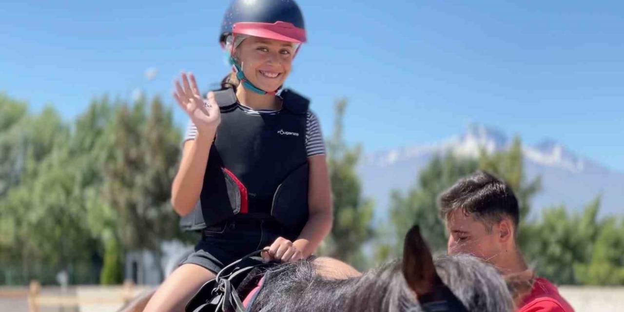 Büyükşehir Belediyesi’nin Binicilik Eğitimlerine Yoğun İlgi