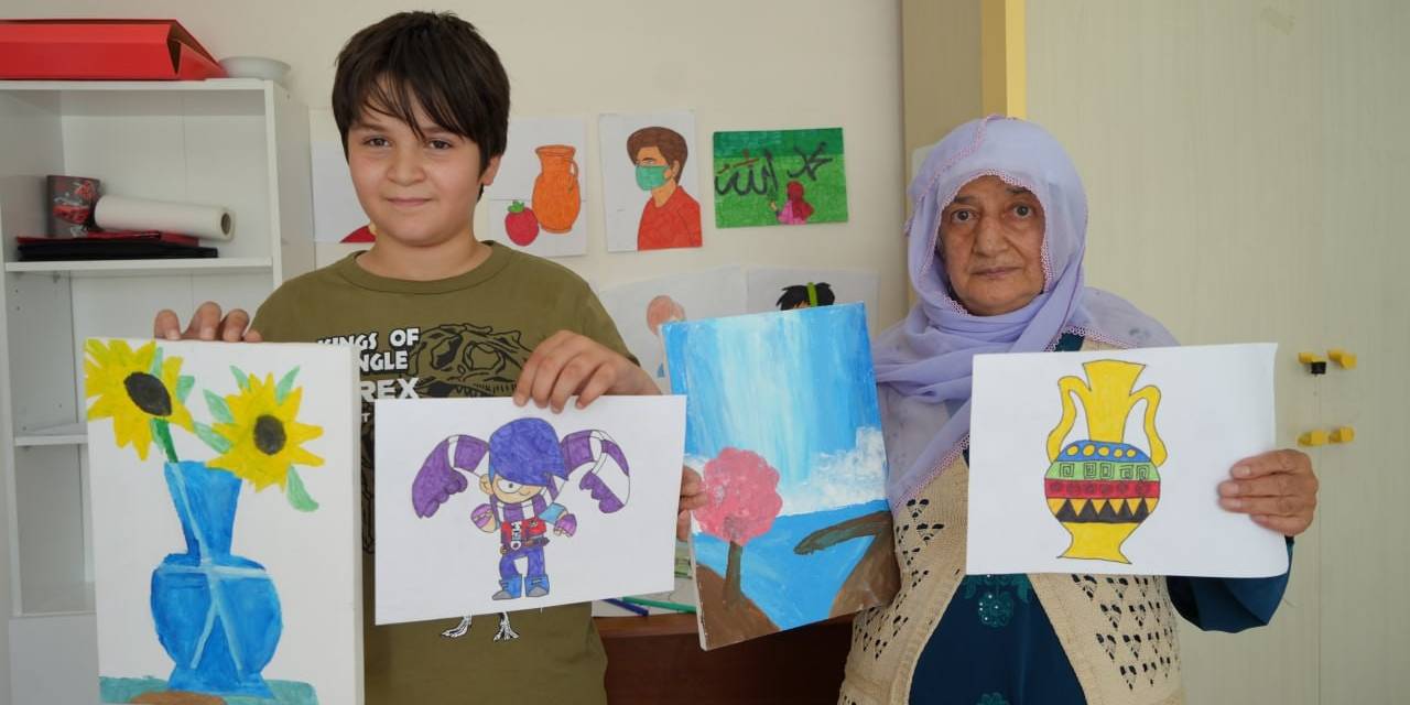 10 Yaşındaki Küçük Yetenek Yaptığı Resimlerle Kendine Hayran Bırakıyor