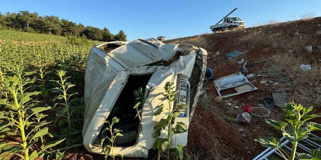 Bilecik’te Şarampole Uçan Araç İçinde Bulunan 3 Kişi Yaralandı