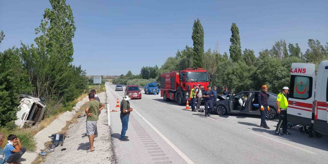 Sivas’ta Otomobil İle Pikap Çarpıştı: 1 Ölü 5 Yaralı