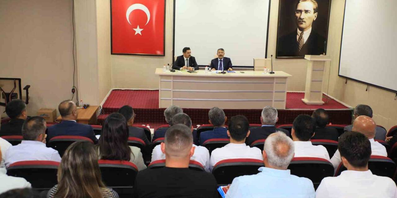 Vali Çelik 6 Saat Muhtarların Sorunlarını Dinledi