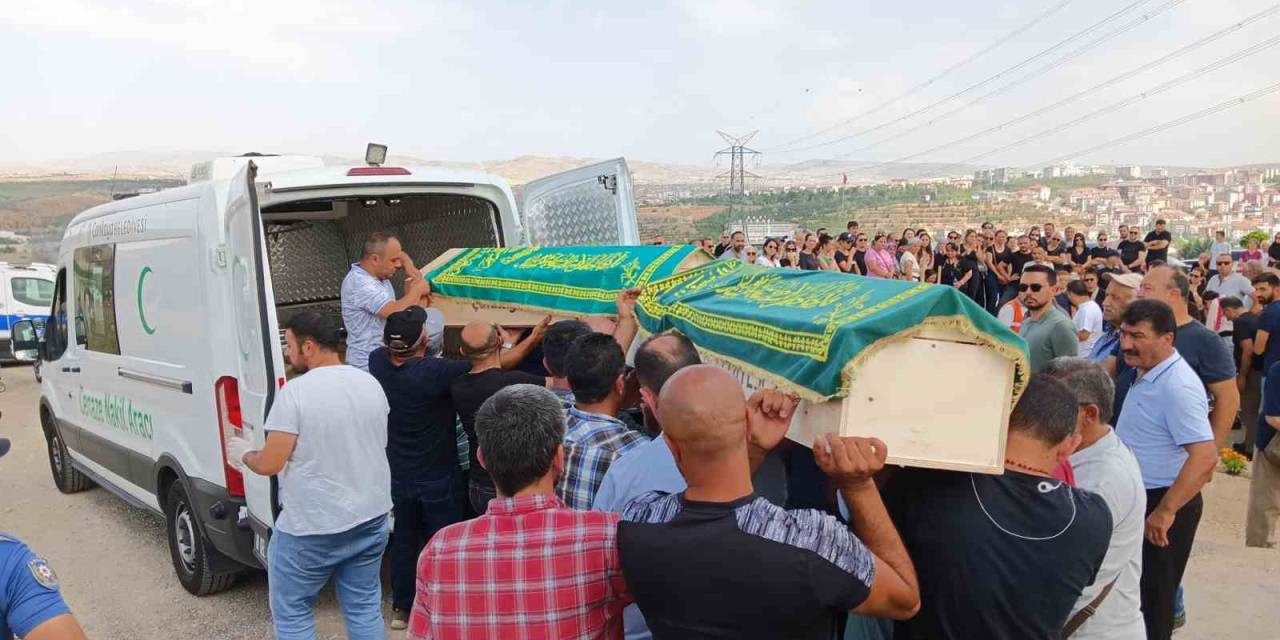 Babaları Tarafından Öldürülen Ağabey Ve Kız Kardeşi Son Yolcuğuna Uğurlandı