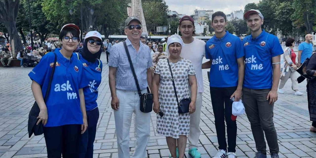 Fatih’te Gönüllü Turizm Elçileri Sahada