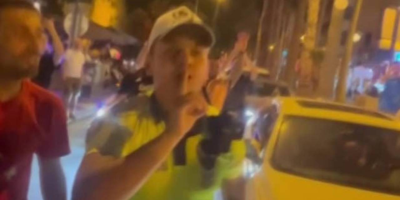 Trafik Polisi Vatandaşın Galibiyet Coşkusuna Üçlü Çektirerek Ortak Oldu