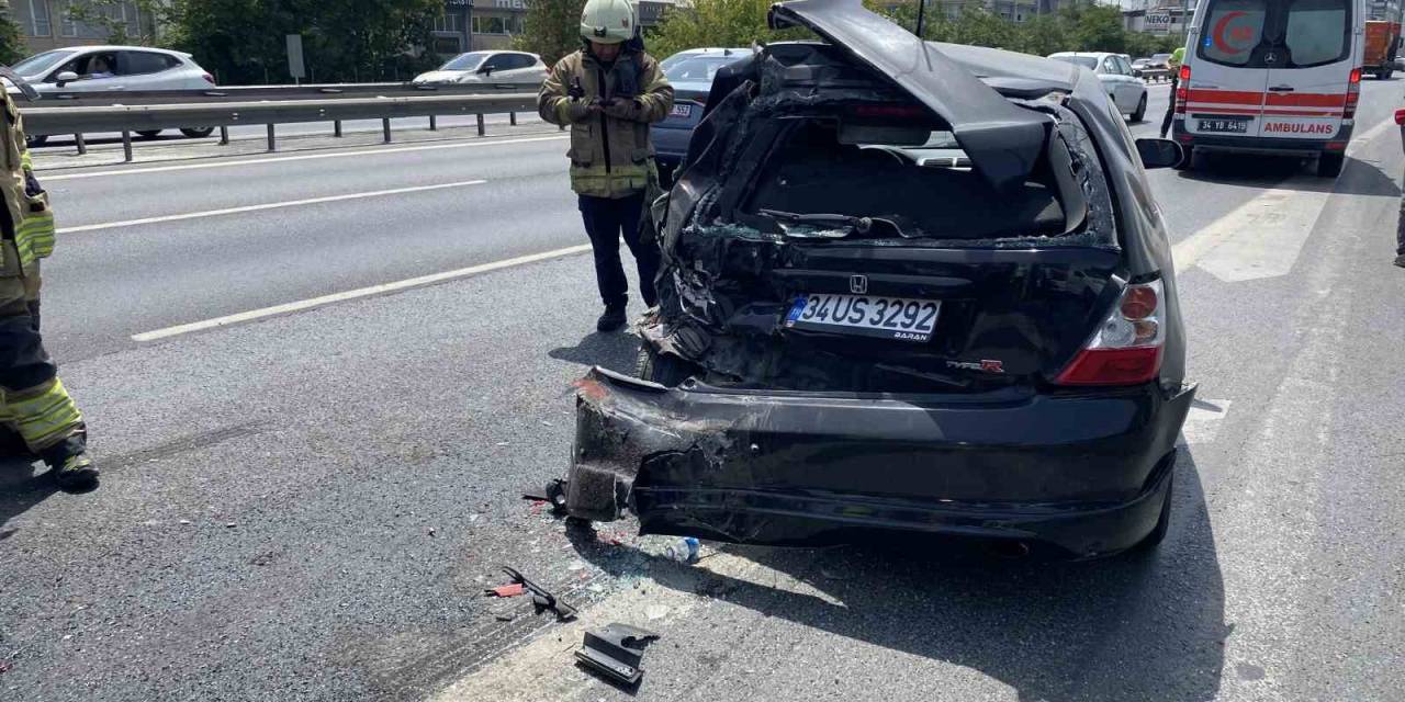 Arıza Yapan Otomobile Kamyon Çarptı: 1 Yaralı