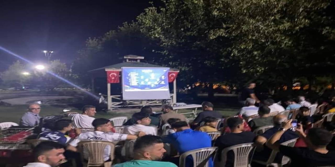 Buharkent’te Çeyrek Final Heyecanını Dev Ekranda Hep Birlikte Yaşadı