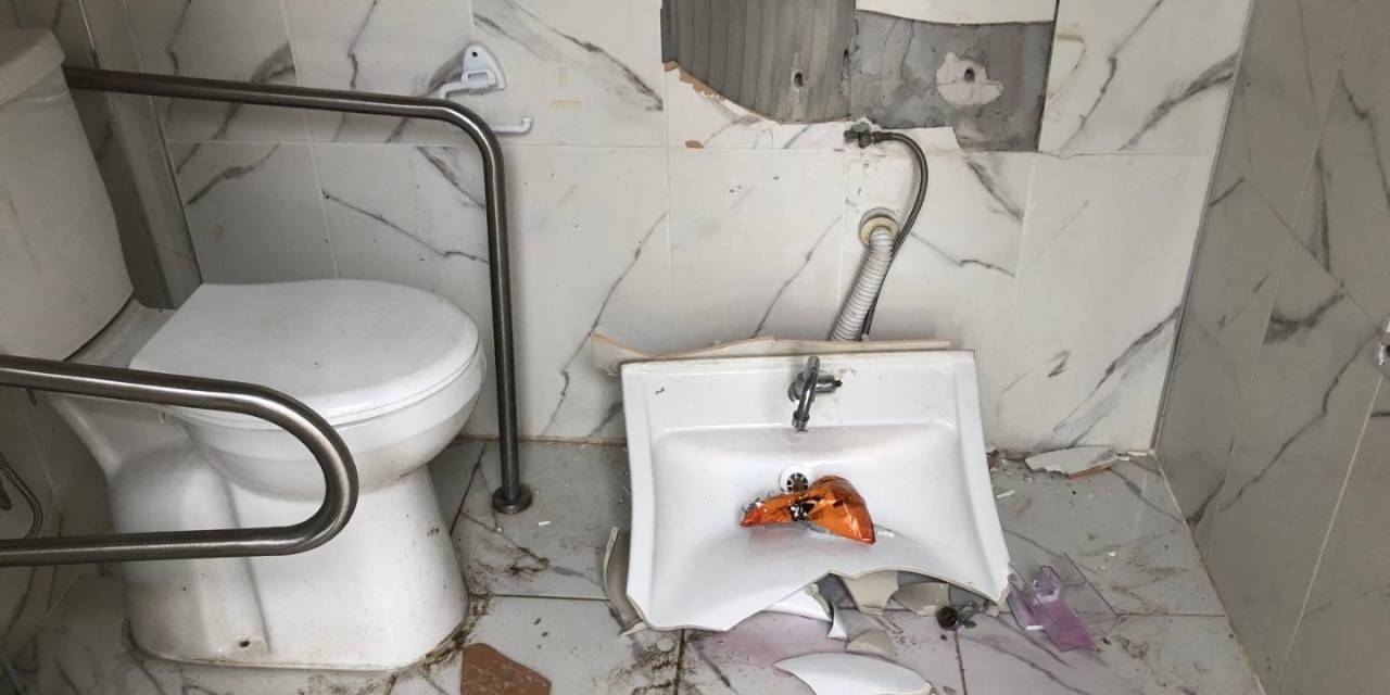 Engelli Vatandaşların Kullanımındaki Lavaboları Kırdılar