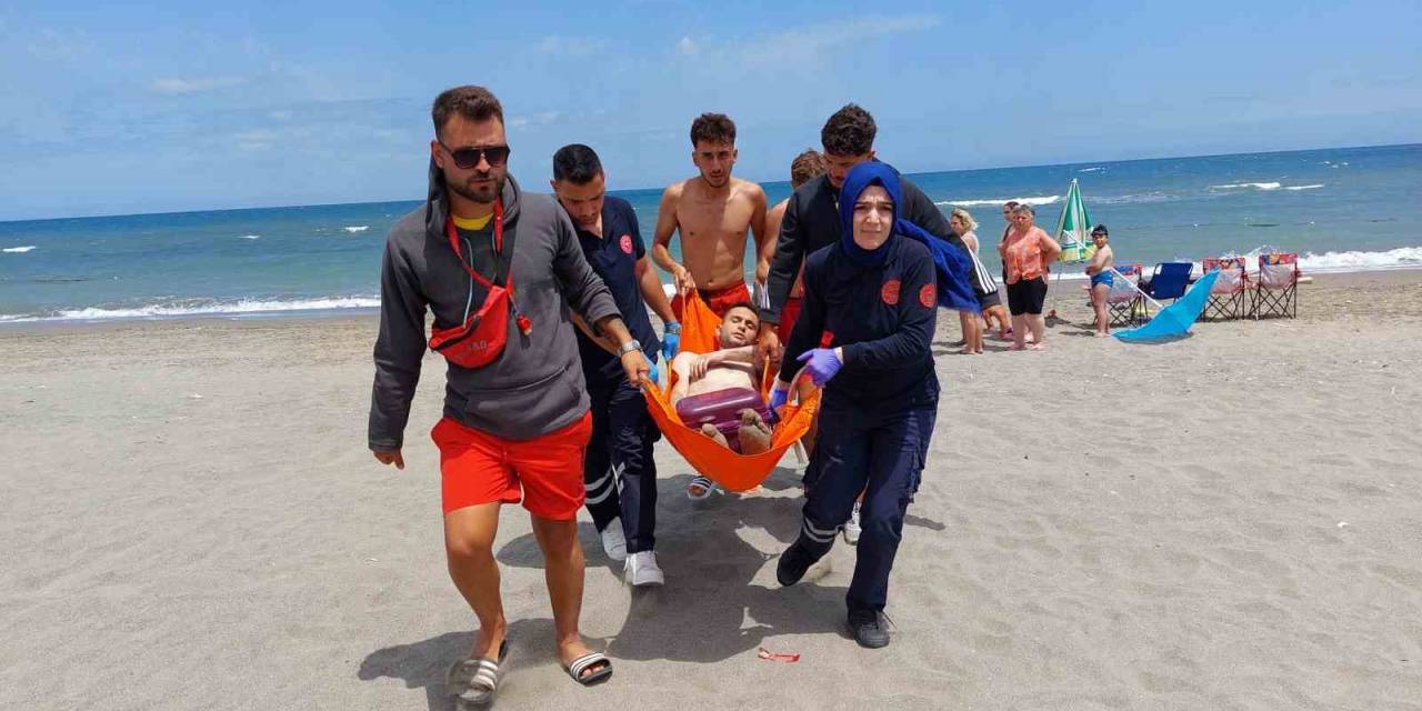 Samsun’da Boğulma Tehlikesi Geçiren Genci Vatandaşlar Kurtardı