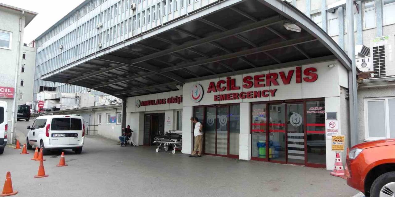 Rapor Alamayınca Motosiklet Kaskı İle Doktoru Darp Edip Dizini Kırdılar