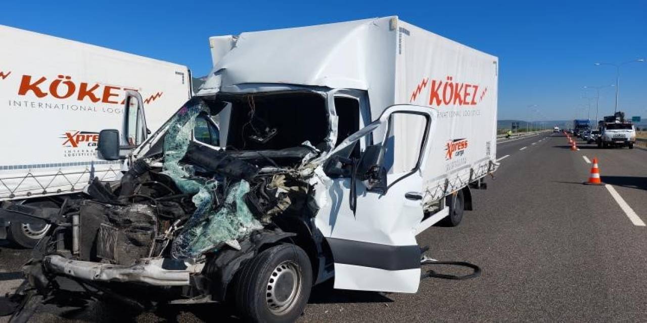 Kamyonet, Yat Taşıyan Tıra Çarptı: 1 Yaralı