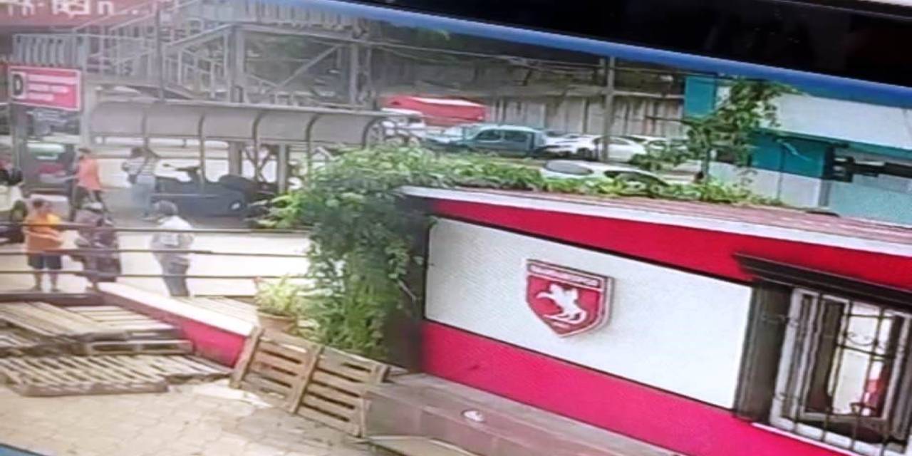 3 Kişinin Yaralandığı Dolmuş Kazasının Görüntüleri Ortaya Çıktı