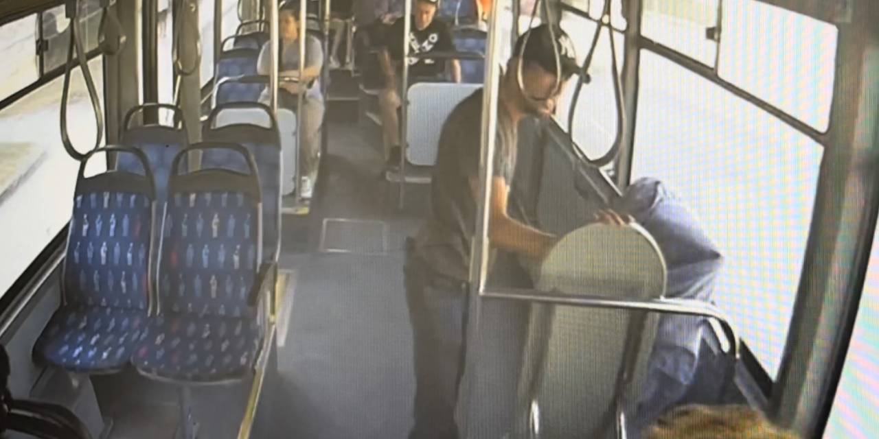 Hırsızı Kendi Kendine Konuşması Ele Verdi...